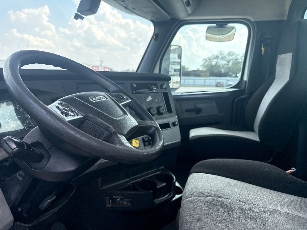 Day Cab Tractor-Heavy Duty Tractors-Freightliner-2020-T12664ST-Weatherford-TX-334,409\n\t\tmiles-$ 58,250 - Image 10