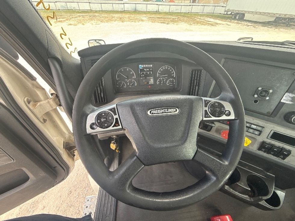 Day Cab Tractor-Heavy Duty Tractors-Freightliner-2020-T12664ST-Weatherford-TX-334,409\n\t\tmiles-$ 58,250 - Image 11