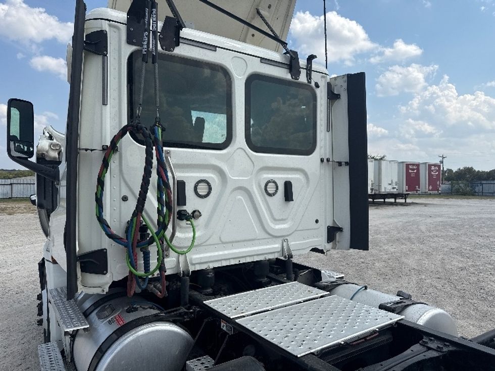 Day Cab Tractor-Heavy Duty Tractors-Freightliner-2020-T12664ST-Weatherford-TX-334,409\n\t\tmiles-$ 58,250 - Image 17