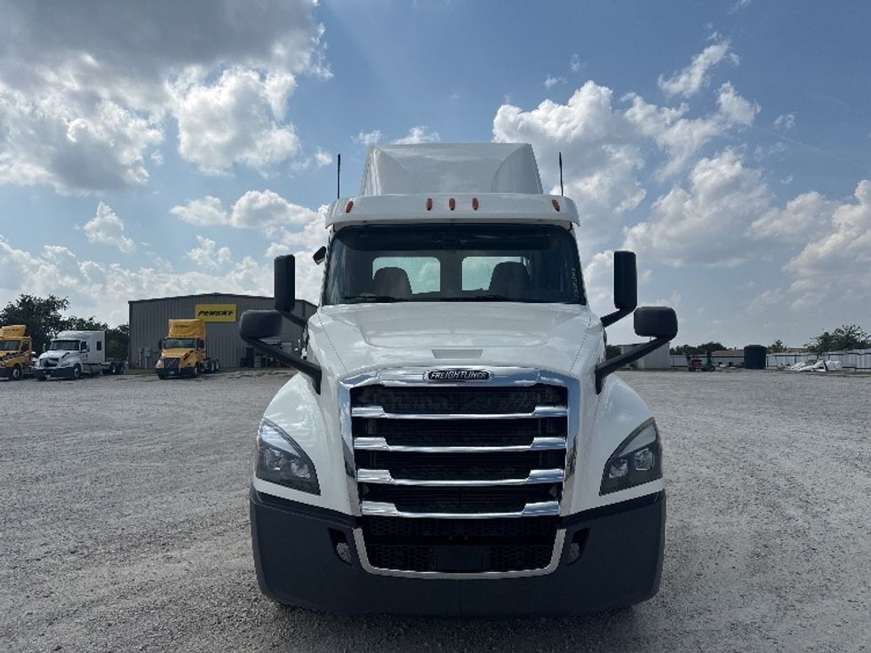 Day Cab Tractor-Heavy Duty Tractors-Freightliner-2020-T12664ST-Weatherford-TX-334,409\n\t\tmiles-$ 58,250 - Image 2