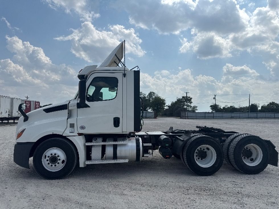 Day Cab Tractor-Heavy Duty Tractors-Freightliner-2020-T12664ST-Weatherford-TX-334,409\n\t\tmiles-$ 58,250 - Image 4
