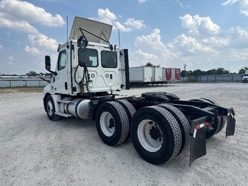 Day Cab Tractor-Heavy Duty Tractors-Freightliner-2020-T12664ST-Weatherford-TX-334,409\n\t\tmiles-$ 58,250 - Image 5