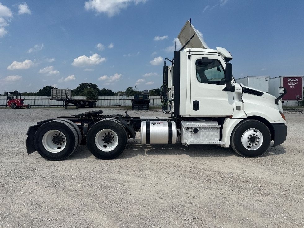 Day Cab Tractor-Heavy Duty Tractors-Freightliner-2020-T12664ST-Weatherford-TX-334,409\n\t\tmiles-$ 58,250 - Image 8