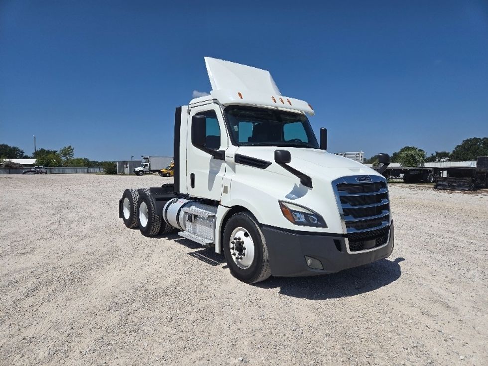 Day Cab Tractor-Heavy Duty Tractors-Freightliner-2020-T12664ST-Weatherford-TX-499,077\n\t\tmiles-$ 49,000 - Image 1