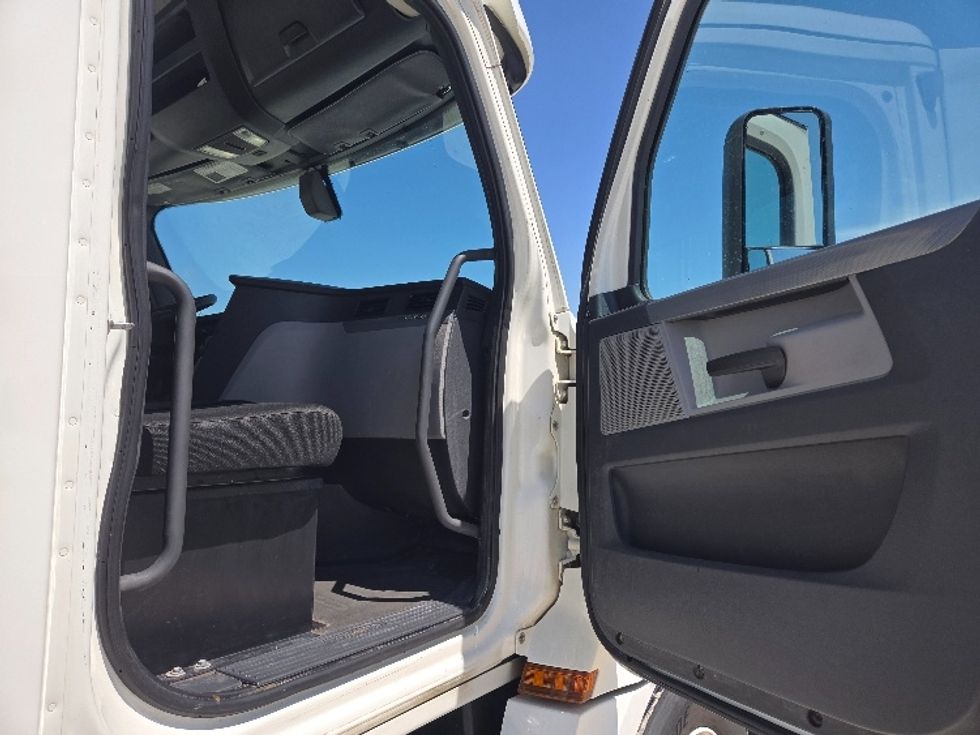 Day Cab Tractor-Heavy Duty Tractors-Freightliner-2020-T12664ST-Weatherford-TX-499,077\n\t\tmiles-$ 49,000 - Image 11