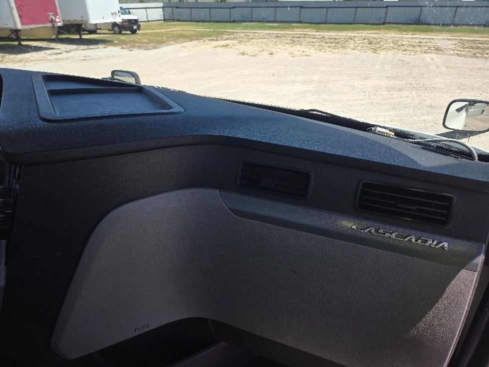 Day Cab Tractor-Heavy Duty Tractors-Freightliner-2020-T12664ST-Weatherford-TX-499,077\n\t\tmiles-$ 49,000 - Image 12