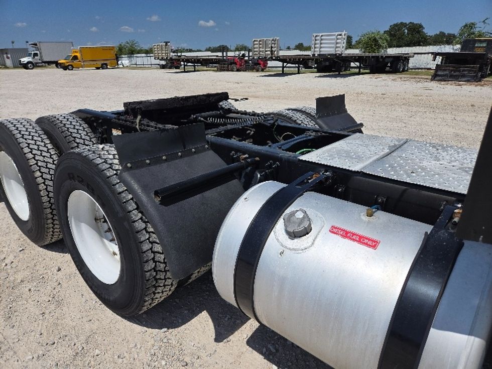 Day Cab Tractor-Heavy Duty Tractors-Freightliner-2020-T12664ST-Weatherford-TX-499,077\n\t\tmiles-$ 49,000 - Image 17