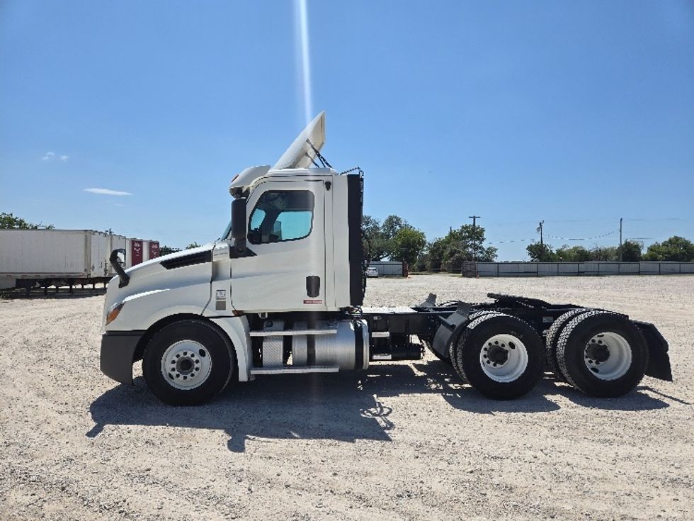 Day Cab Tractor-Heavy Duty Tractors-Freightliner-2020-T12664ST-Weatherford-TX-499,077\n\t\tmiles-$ 49,000 - Image 3