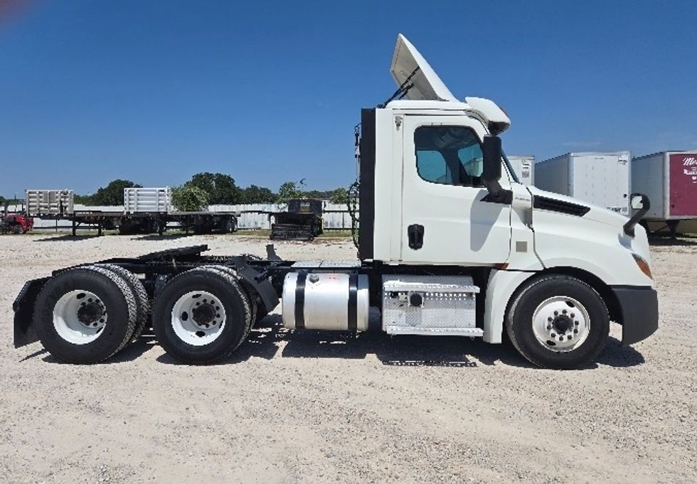 Day Cab Tractor-Heavy Duty Tractors-Freightliner-2020-T12664ST-Weatherford-TX-499,077\n\t\tmiles-$ 49,000 - Image 7