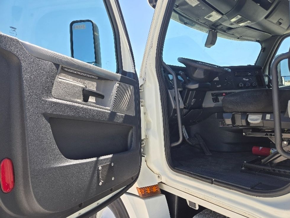 Day Cab Tractor-Heavy Duty Tractors-Freightliner-2020-T12664ST-Weatherford-TX-499,077\n\t\tmiles-$ 49,000 - Image 8