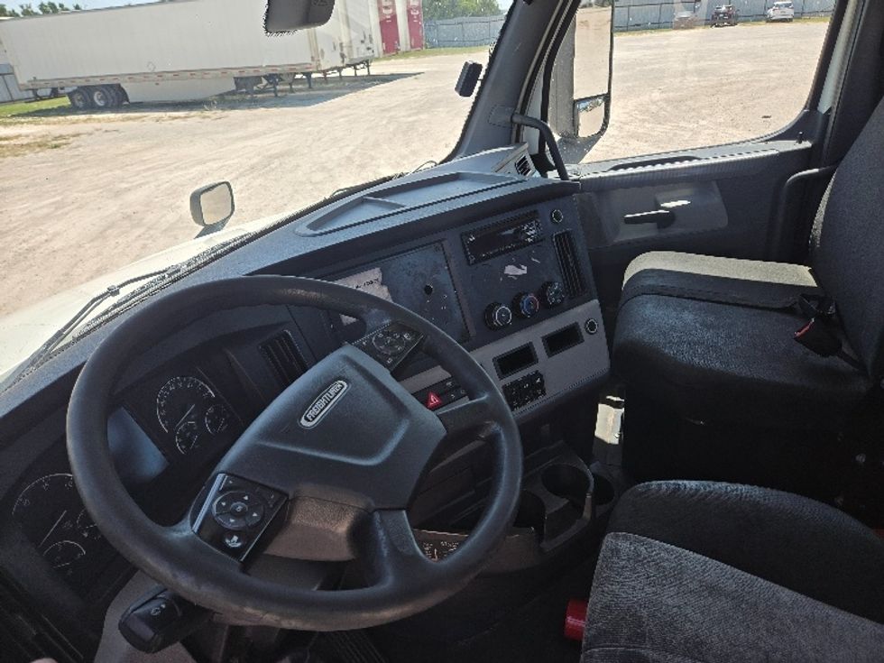 Day Cab Tractor-Heavy Duty Tractors-Freightliner-2020-T12664ST-Weatherford-TX-499,077\n\t\tmiles-$ 49,000 - Image 9