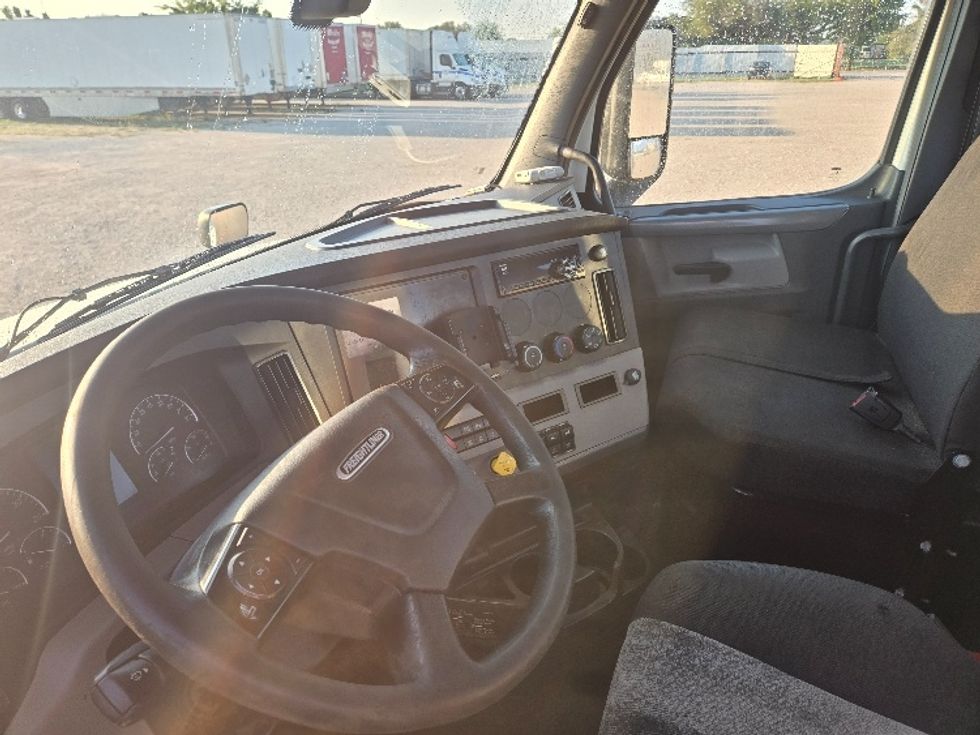 Day Cab Tractor-Heavy Duty Tractors-Freightliner-2020-T12664ST-Weatherford-TX-500,384\n\t\tmiles-$ 49,000 - Image 10