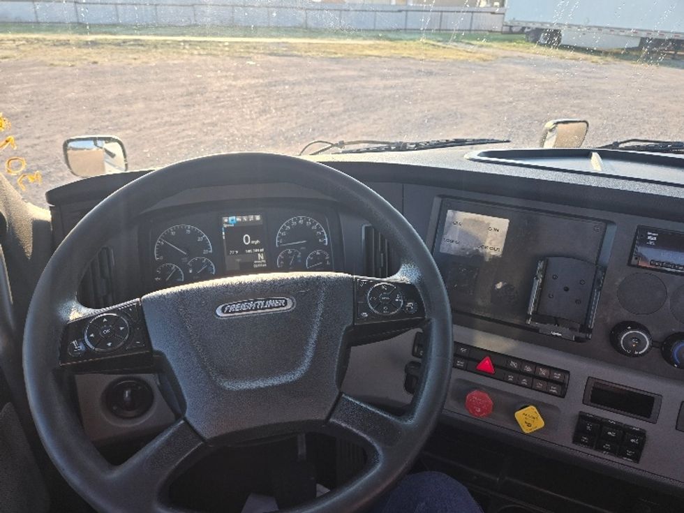 Day Cab Tractor-Heavy Duty Tractors-Freightliner-2020-T12664ST-Weatherford-TX-500,384\n\t\tmiles-$ 49,000 - Image 11