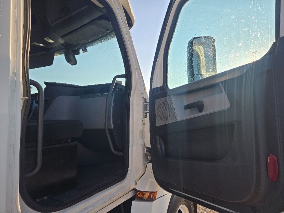 Day Cab Tractor-Heavy Duty Tractors-Freightliner-2020-T12664ST-Weatherford-TX-500,384\n\t\tmiles-$ 49,000 - Image 12