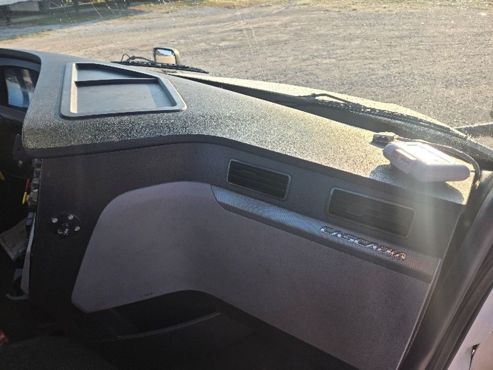 Day Cab Tractor-Heavy Duty Tractors-Freightliner-2020-T12664ST-Weatherford-TX-500,384\n\t\tmiles-$ 49,000 - Image 13