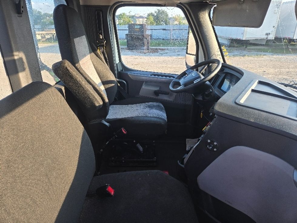 Day Cab Tractor-Heavy Duty Tractors-Freightliner-2020-T12664ST-Weatherford-TX-500,384\n\t\tmiles-$ 49,000 - Image 14