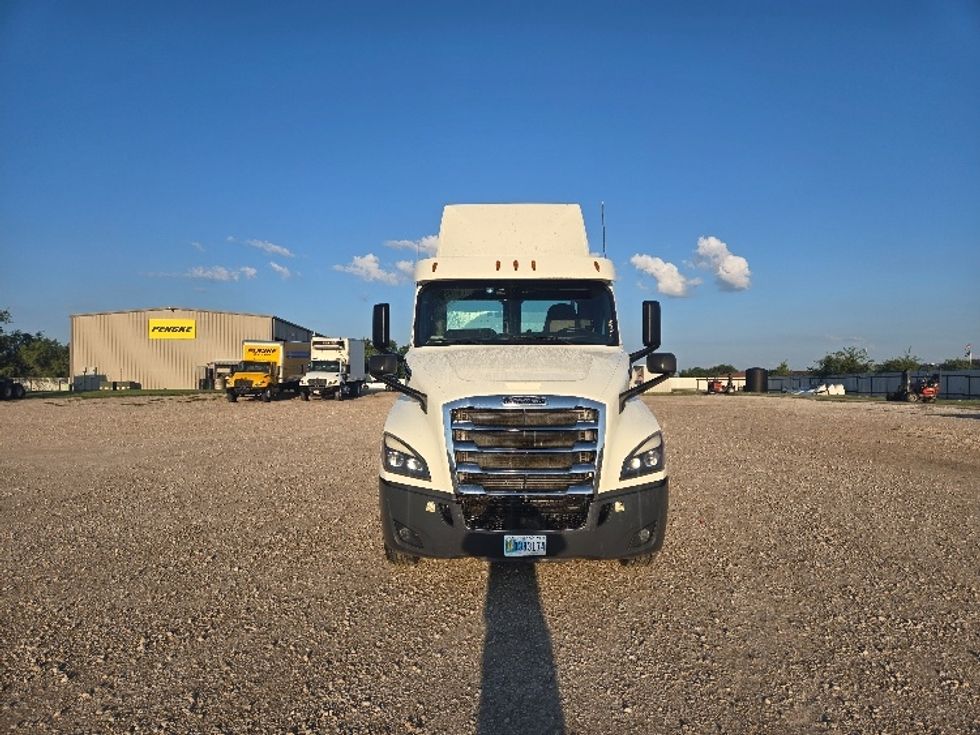 Day Cab Tractor-Heavy Duty Tractors-Freightliner-2020-T12664ST-Weatherford-TX-500,384\n\t\tmiles-$ 49,000 - Image 2