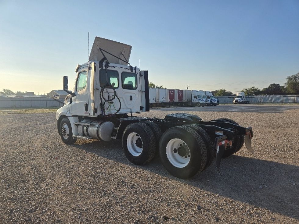 Day Cab Tractor-Heavy Duty Tractors-Freightliner-2020-T12664ST-Weatherford-TX-500,384\n\t\tmiles-$ 49,000 - Image 5