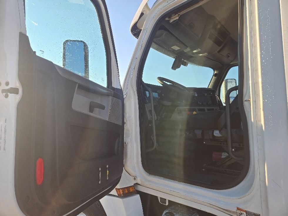 Day Cab Tractor-Heavy Duty Tractors-Freightliner-2020-T12664ST-Weatherford-TX-500,384\n\t\tmiles-$ 49,000 - Image 9