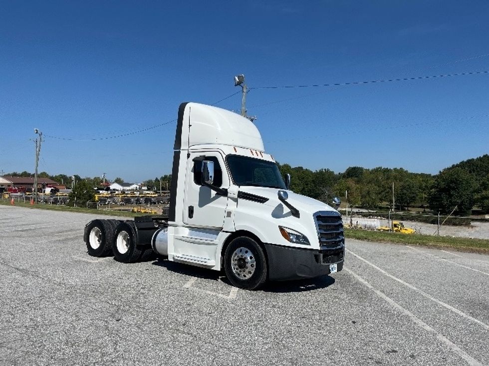 Day Cab Tractor-Heavy Duty Tractors-Freightliner-2020-T12664ST-West Columbia-SC-400,826\n\t\tmiles-$ 52,750 - Image 1