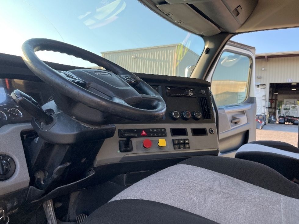 Day Cab Tractor-Heavy Duty Tractors-Freightliner-2020-T12664ST-West Columbia-SC-400,826\n\t\tmiles-$ 52,750 - Image 10