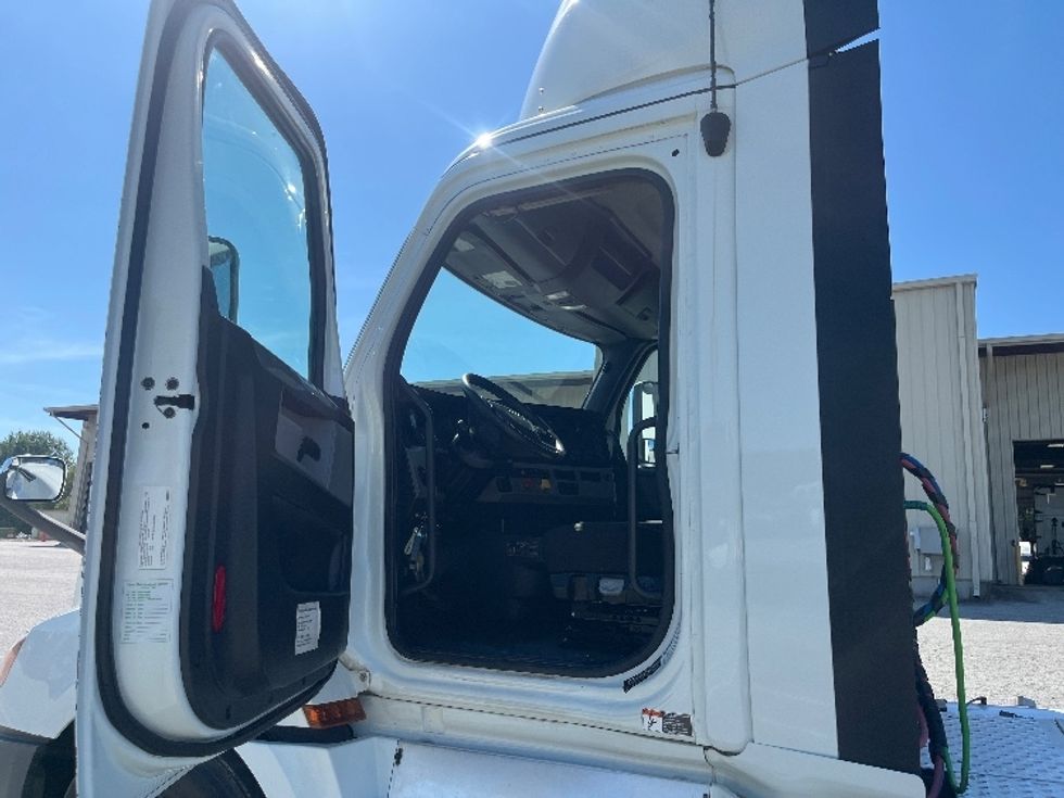 Day Cab Tractor-Heavy Duty Tractors-Freightliner-2020-T12664ST-West Columbia-SC-400,826\n\t\tmiles-$ 52,750 - Image 12