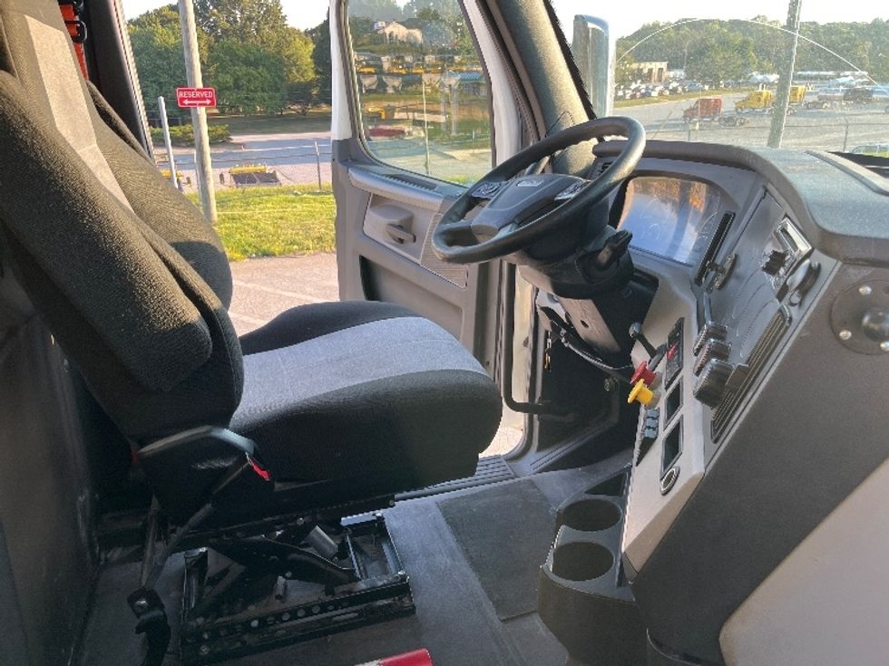 Day Cab Tractor-Heavy Duty Tractors-Freightliner-2020-T12664ST-West Columbia-SC-400,826\n\t\tmiles-$ 52,750 - Image 14