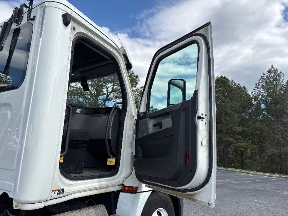 Day Cab Tractor-Heavy Duty Tractors-Freightliner-2020-T12664ST-West Columbia-SC-436,375\n\t\tmiles-$ 45,250 - Image 12