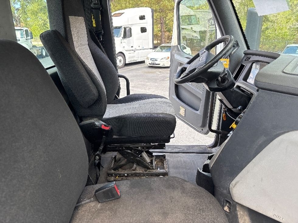 Day Cab Tractor-Heavy Duty Tractors-Freightliner-2020-T12664ST-West Columbia-SC-436,375\n\t\tmiles-$ 45,250 - Image 14