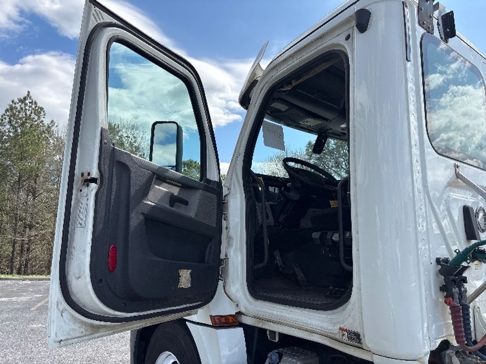Day Cab Tractor-Heavy Duty Tractors-Freightliner-2020-T12664ST-West Columbia-SC-436,375\n\t\tmiles-$ 45,250 - Image 9