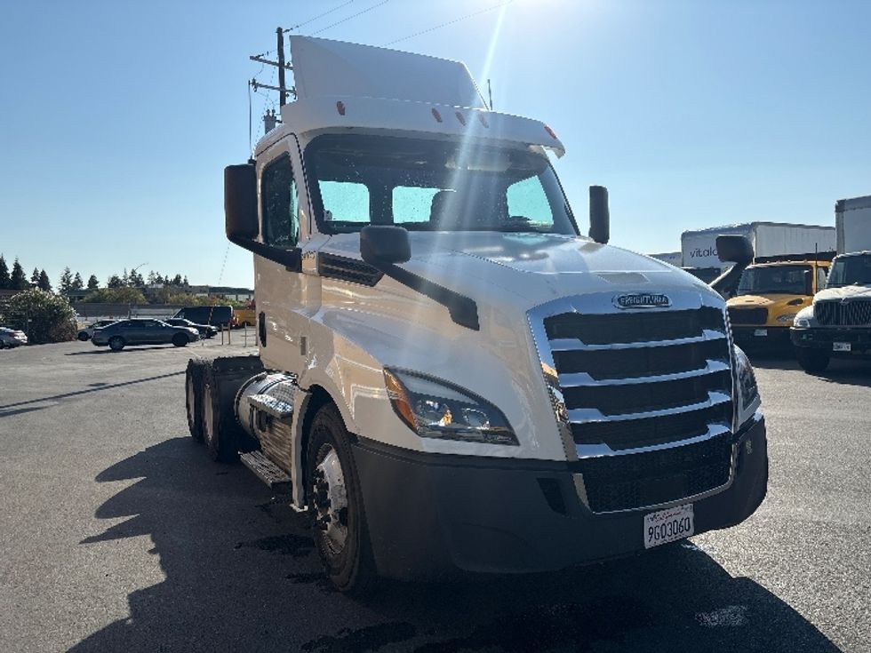 Day Cab Tractor-Heavy Duty Tractors-Freightliner-2020-T12664ST-West Sacramento-CA-106,311\n\t\tmiles-$ 72,250 - Image 1