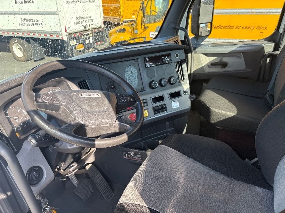 Day Cab Tractor-Heavy Duty Tractors-Freightliner-2020-T12664ST-West Sacramento-CA-106,311\n\t\tmiles-$ 72,250 - Image 10