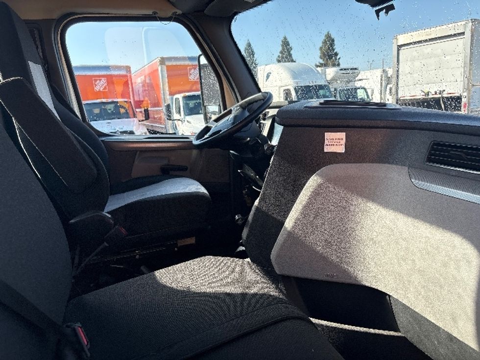 Day Cab Tractor-Heavy Duty Tractors-Freightliner-2020-T12664ST-West Sacramento-CA-106,311\n\t\tmiles-$ 72,250 - Image 14