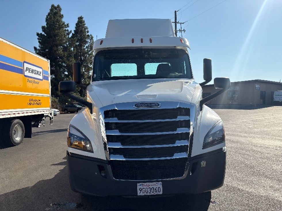 Day Cab Tractor-Heavy Duty Tractors-Freightliner-2020-T12664ST-West Sacramento-CA-106,311\n\t\tmiles-$ 72,250 - Image 2