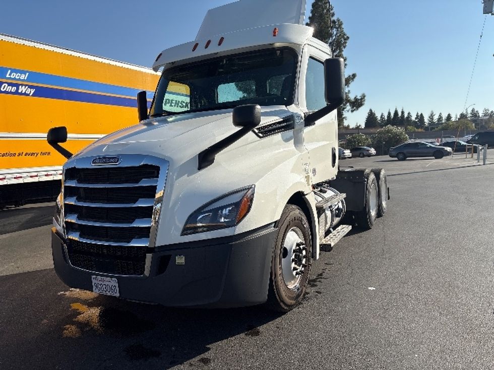 Day Cab Tractor-Heavy Duty Tractors-Freightliner-2020-T12664ST-West Sacramento-CA-106,311\n\t\tmiles-$ 72,250 - Image 3