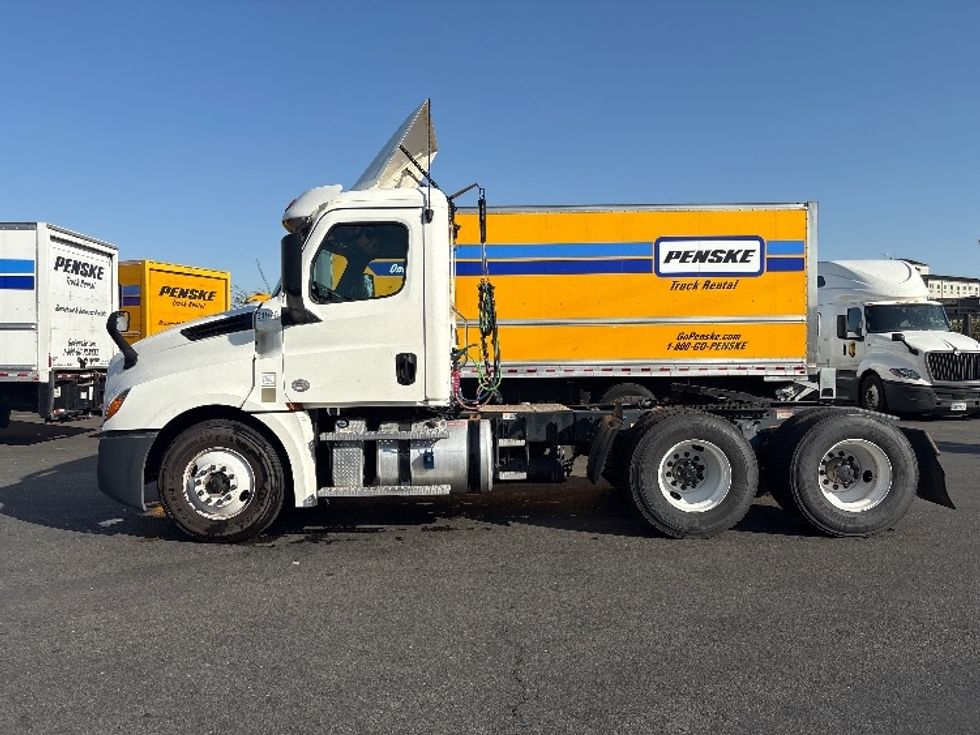 Day Cab Tractor-Heavy Duty Tractors-Freightliner-2020-T12664ST-West Sacramento-CA-106,311\n\t\tmiles-$ 72,250 - Image 4