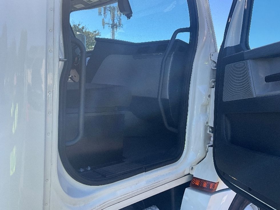 Day Cab Tractor-Heavy Duty Tractors-Freightliner-2020-T12664ST-West Sacramento-CA-156,958\n\t\tmiles-$ 71,250 - Image 12