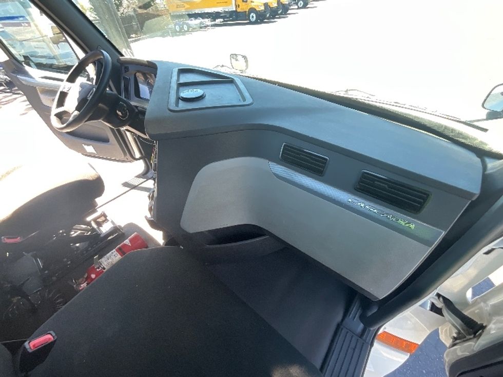 Day Cab Tractor-Heavy Duty Tractors-Freightliner-2020-T12664ST-West Sacramento-CA-156,958\n\t\tmiles-$ 71,250 - Image 13