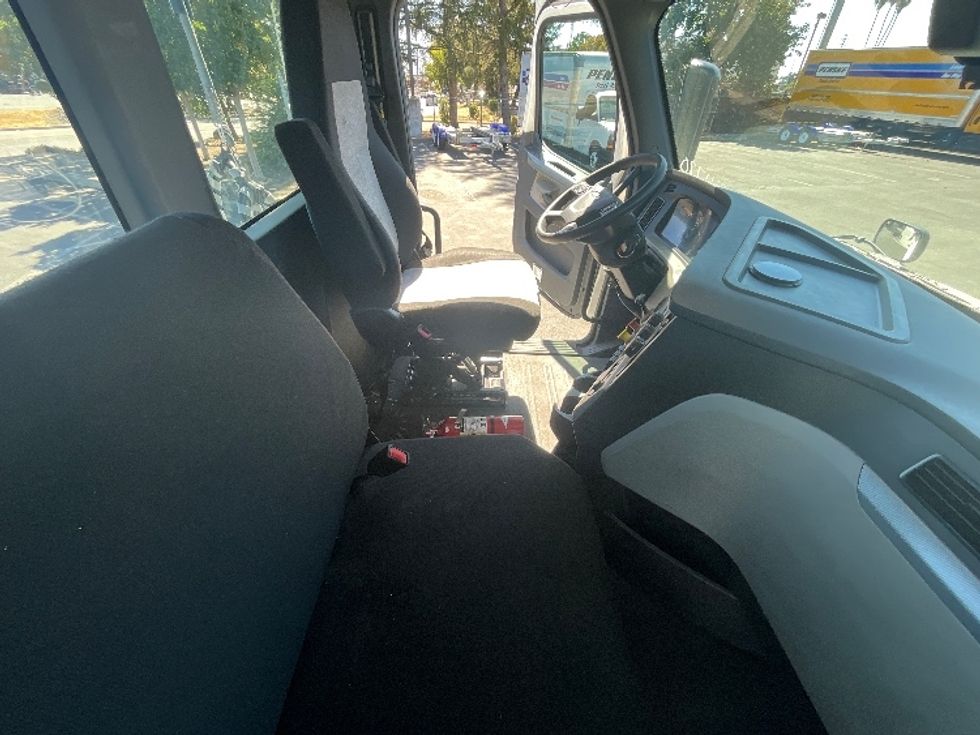 Day Cab Tractor-Heavy Duty Tractors-Freightliner-2020-T12664ST-West Sacramento-CA-156,958\n\t\tmiles-$ 71,250 - Image 14