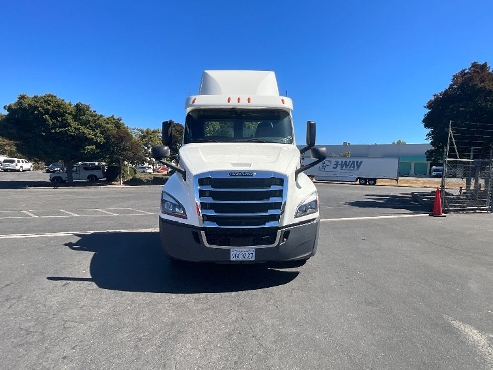 Day Cab Tractor-Heavy Duty Tractors-Freightliner-2020-T12664ST-West Sacramento-CA-156,958\n\t\tmiles-$ 71,250 - Image 2