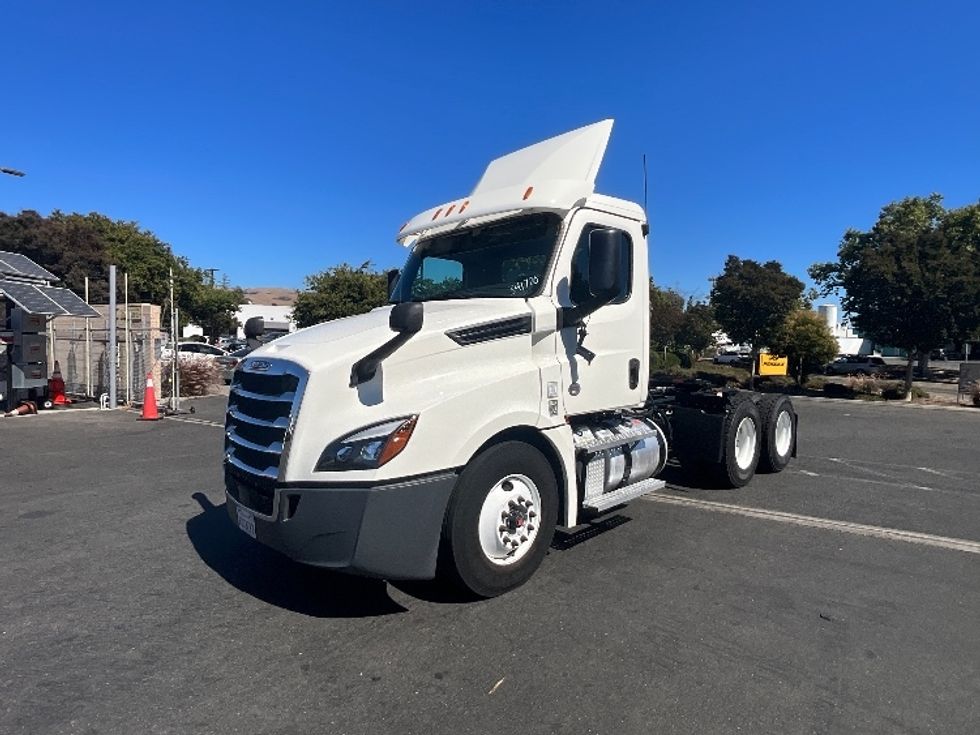 Day Cab Tractor-Heavy Duty Tractors-Freightliner-2020-T12664ST-West Sacramento-CA-156,958\n\t\tmiles-$ 71,250 - Image 3