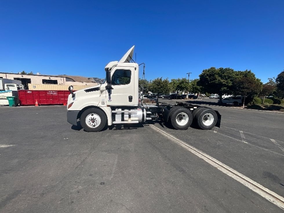 Day Cab Tractor-Heavy Duty Tractors-Freightliner-2020-T12664ST-West Sacramento-CA-156,958\n\t\tmiles-$ 71,250 - Image 4