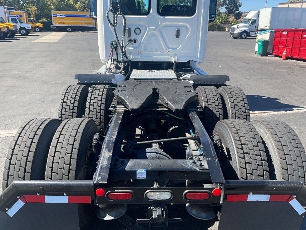 Day Cab Tractor-Heavy Duty Tractors-Freightliner-2020-T12664ST-West Sacramento-CA-156,958\n\t\tmiles-$ 71,250 - Image 6