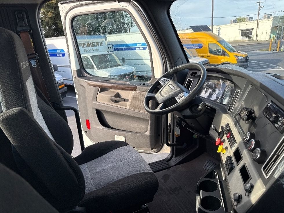 Day Cab Tractor-Heavy Duty Tractors-Freightliner-2020-T12664ST-West Sacramento-CA-158,289\n\t\tmiles-$ 73,500 - Image 14