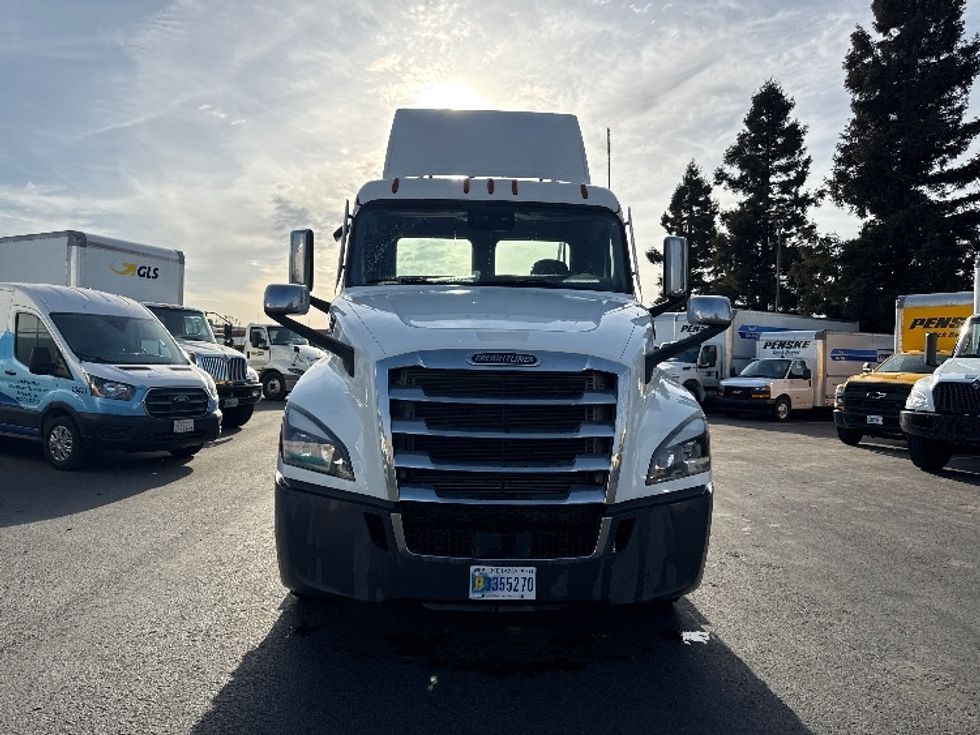 Day Cab Tractor-Heavy Duty Tractors-Freightliner-2020-T12664ST-West Sacramento-CA-158,289\n\t\tmiles-$ 73,500 - Image 2