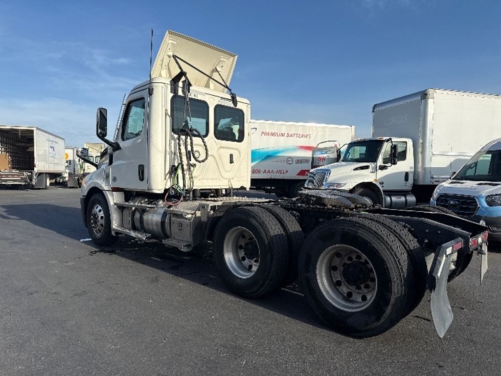 Day Cab Tractor-Heavy Duty Tractors-Freightliner-2020-T12664ST-West Sacramento-CA-158,289\n\t\tmiles-$ 73,500 - Image 5