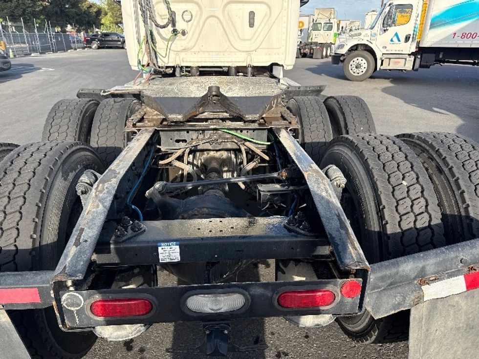 Day Cab Tractor-Heavy Duty Tractors-Freightliner-2020-T12664ST-West Sacramento-CA-158,289\n\t\tmiles-$ 73,500 - Image 6