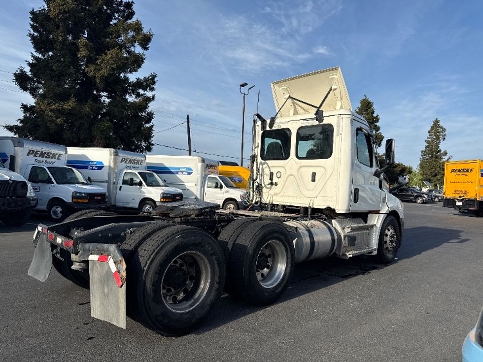 Day Cab Tractor-Heavy Duty Tractors-Freightliner-2020-T12664ST-West Sacramento-CA-158,289\n\t\tmiles-$ 73,500 - Image 7