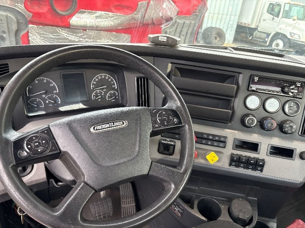 Day Cab Tractor-Heavy Duty Tractors-Freightliner-2020-T12664ST-West Sacramento-CA-210,304\n\t\tmiles-$ 63,250 - Image 11