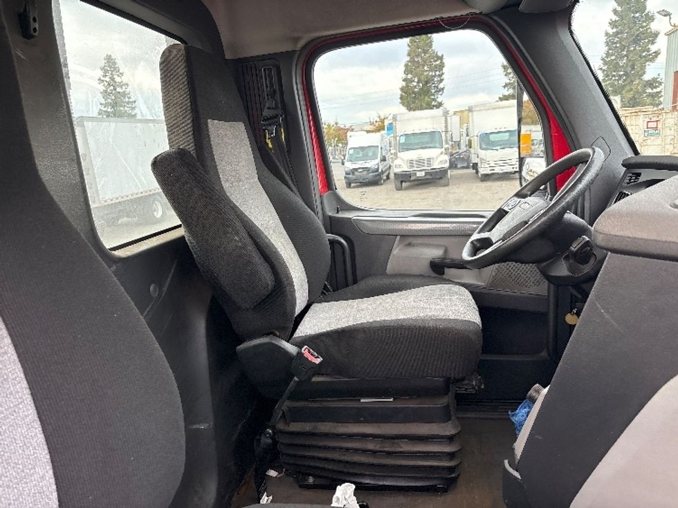 Day Cab Tractor-Heavy Duty Tractors-Freightliner-2020-T12664ST-West Sacramento-CA-210,304\n\t\tmiles-$ 63,250 - Image 14